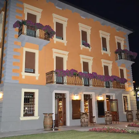 La Sosta Bed & Breakfast 3*